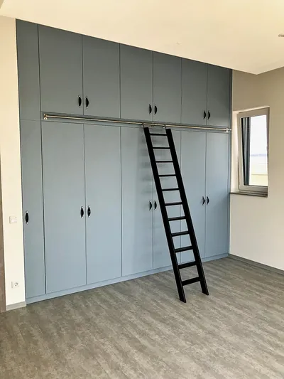 Einbauschrank – Anthrazit · Schiebeleiter
